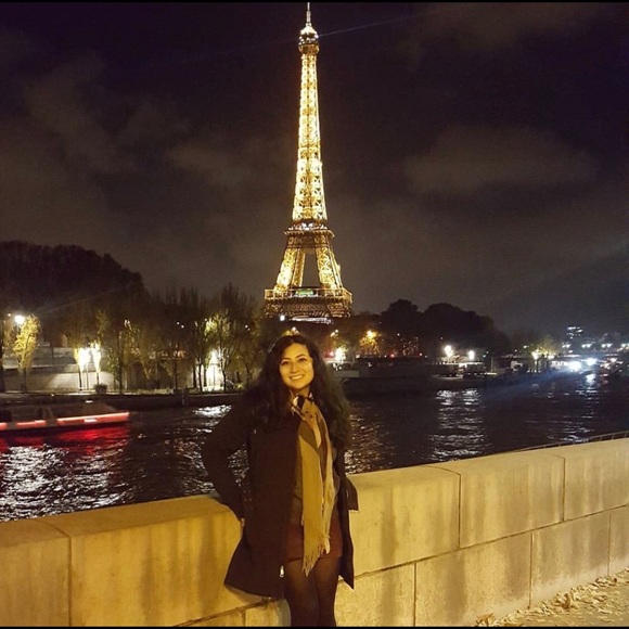 Meet your Posher, Valerie - Picture 3 of 4